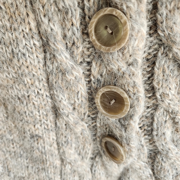 Liberty Island Cozy Beige Cable Knit Sweater Acyrlic Blend with Merino Alpaca L - Picture 7 of 8